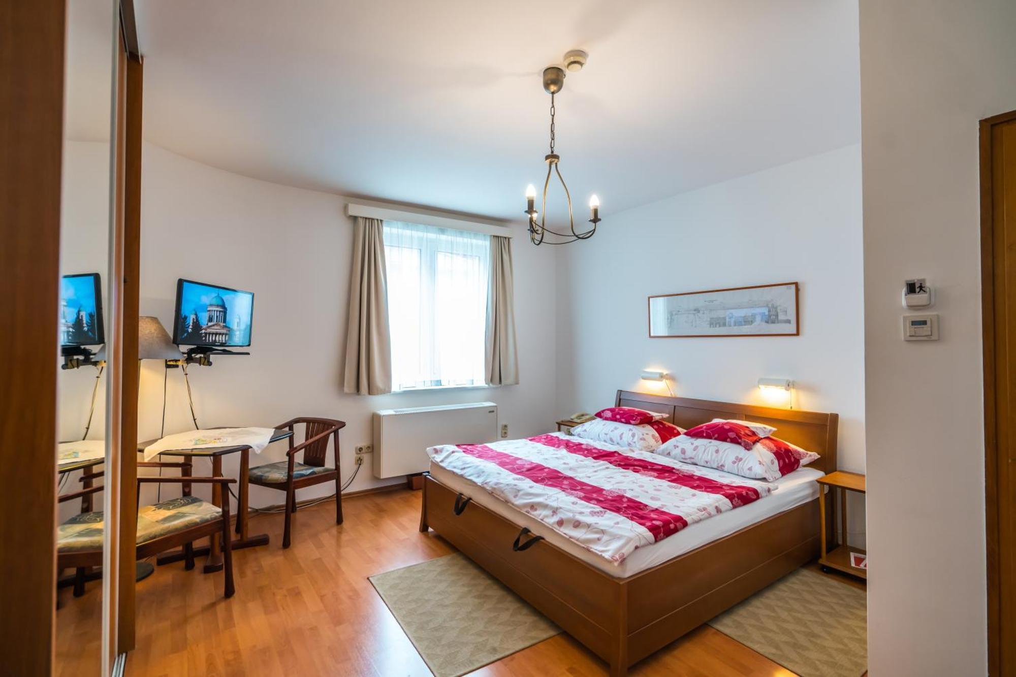 Hotel Szent Kristof Panzio Ostřihom Exteriér fotografie