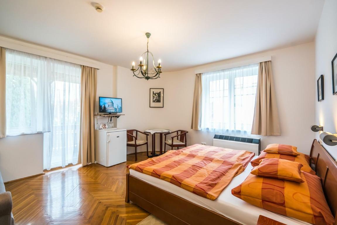 Hotel Szent Kristof Panzio Ostřihom Exteriér fotografie